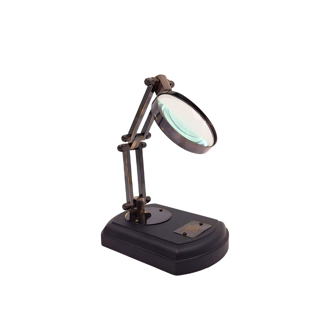 Nagyító fa talpon, sárgaréz foglalattal, személyre szabható gravírozással, ideális ajándék modellezőknek és a retro stílus kedvelőinek, átmérő 7,5 cm, nagyítás 3,5x