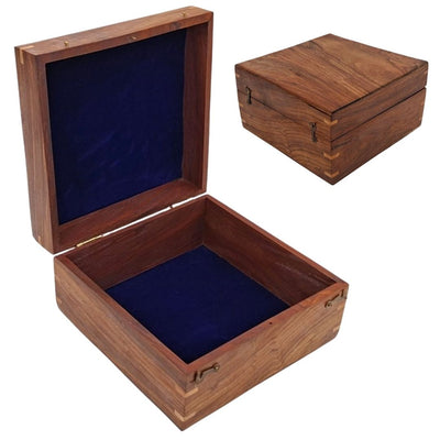 Elegáns fa ajándékdoboz, 20x20x11 cm, sötétkék betéttel és gravírozással személyre szabható