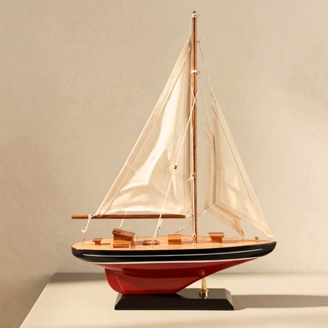 Elegáns fa vitorlás jacht modell 30 cm, gravírozásos személyre szabással