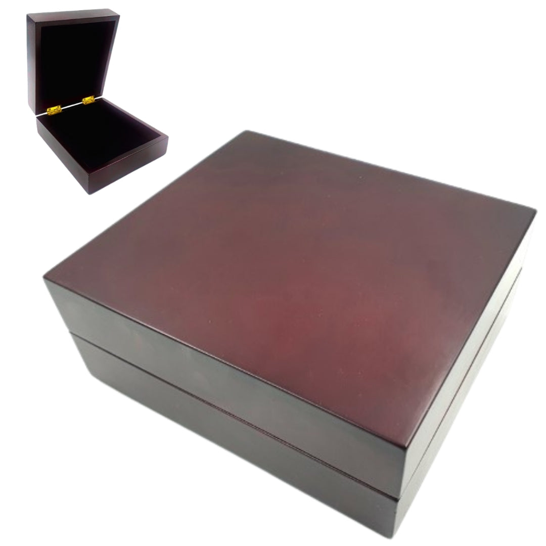 Fa ajándékdoboz 14 x 16 x 6,7 cm sötét meggyszínben, filcbetéttel és személyre szabható gravírozási lehetőséggel