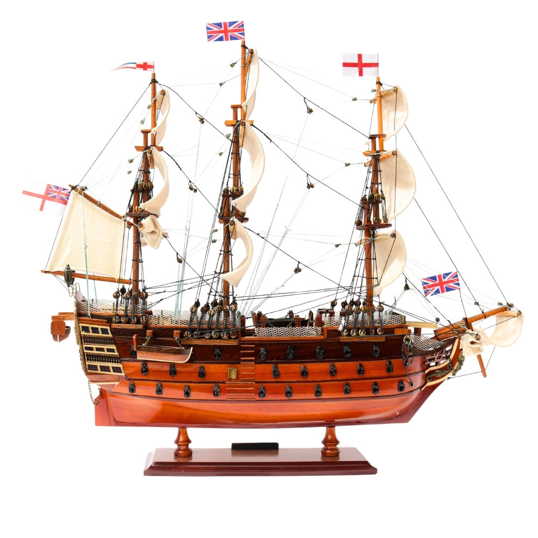 Összeszerelt HMS Victory vitorláshajó-modell, 54 cm - kézzel készített replika, személyre szabható gravírozással - ideális ajándék a vitorlázás szerelmeseinek - kiváló minőség, elegáns fa talapzat