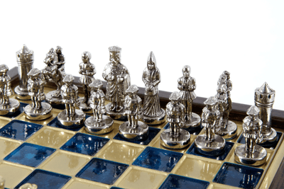 Elegáns prémium sárgaréz sakk 20x20cm Bizánc, személyre szabott gravírozással - Ideális ajándék sakkozónak és történelemkedvelőnek - Kézzel készített figurák arany és ezüst kivitelben
