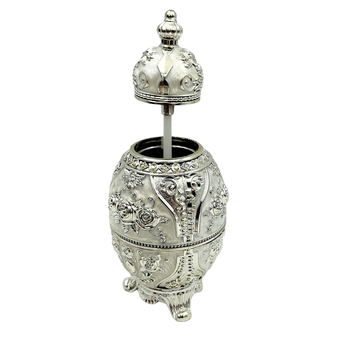 Ezüstszínű, nyitható Fabergé-tojás gravírozási lehetőséggel