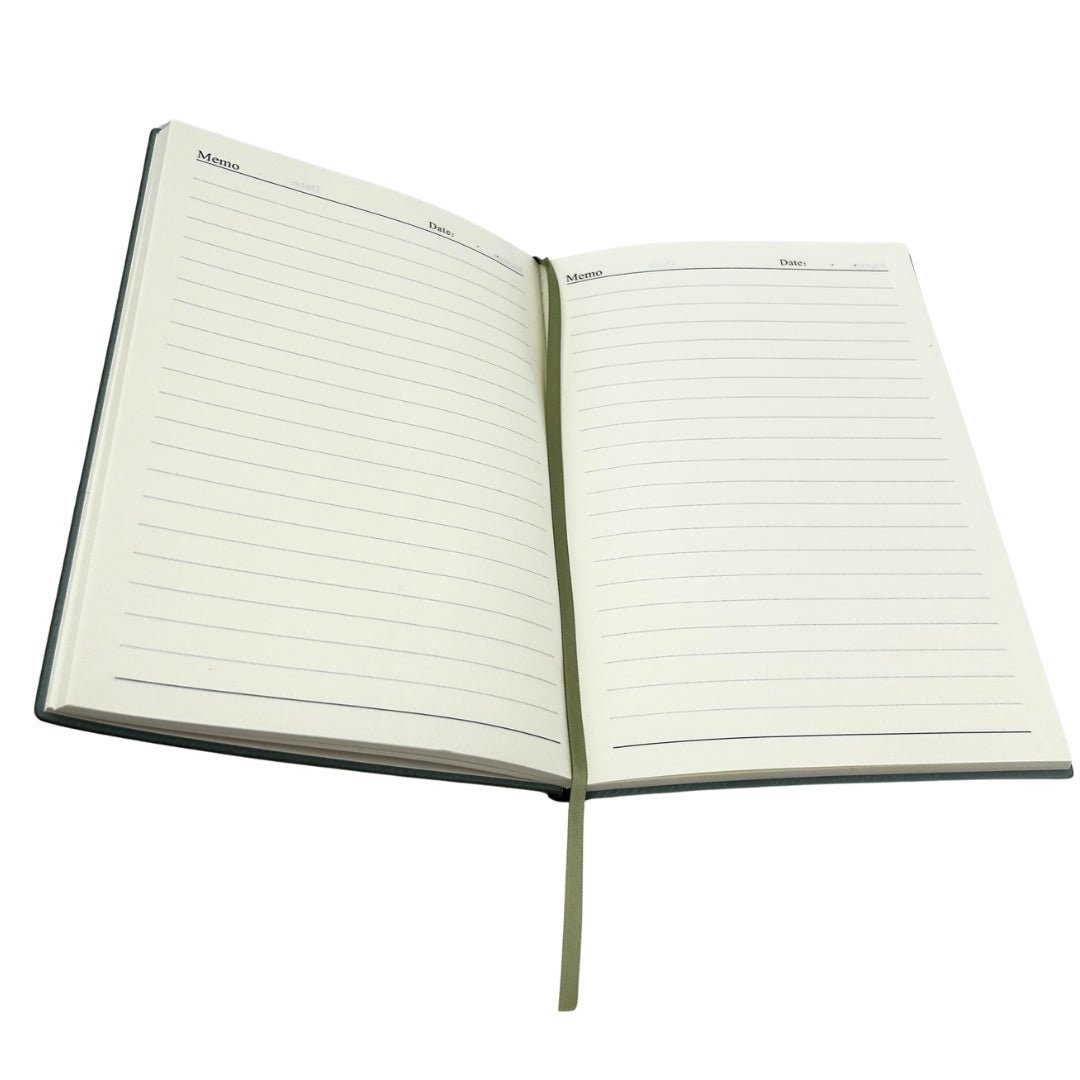 Elegancki Zestaw Prezentowy z Personalizowanym Grawerem - Skórzany Notes A5 w Oliwkowej Zieleni z Długopisem i Zapasowym Wkładem w Estetycznym Pudełku Prezentowym
