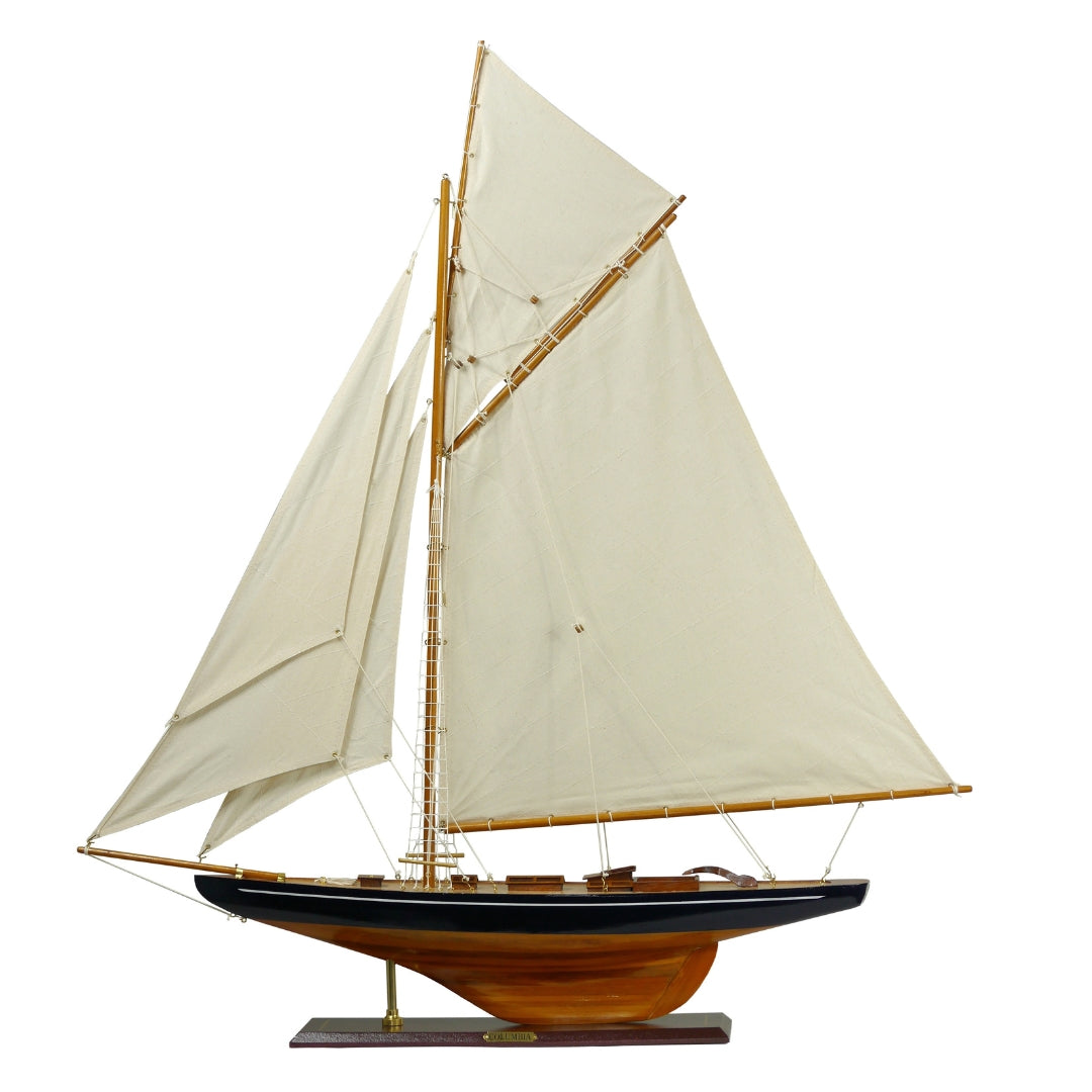 Columbia gaffvitorlázatú jachtmodell, magasság 104 cm, fa, gravírozással történő személyre szabás lehetőségével