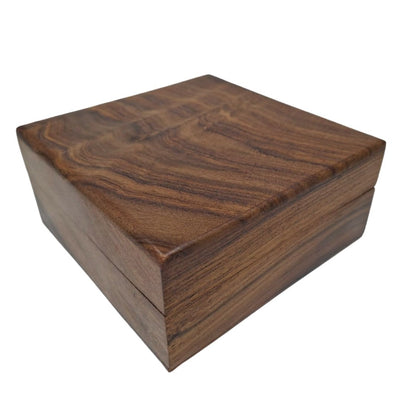 Elegáns fa doboz sötétkék betéttel, 14x14x6,5 cm, gravírozással személyre szabható