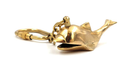 Sárgaréz delfin kulcstartó 70339 személyre szabható gravírozással, ideális ajándéknak - hossza 5 cm, 8 cm-es lánccal