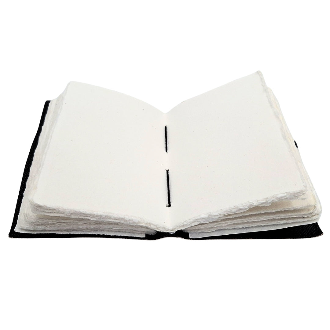 Díszes bőr notesz Nap és Hold motívummal, 200 oldal, gravírozással történő személyre szabás lehetőségével, sötétkék, kecskebőrből készült, ideális ajándék