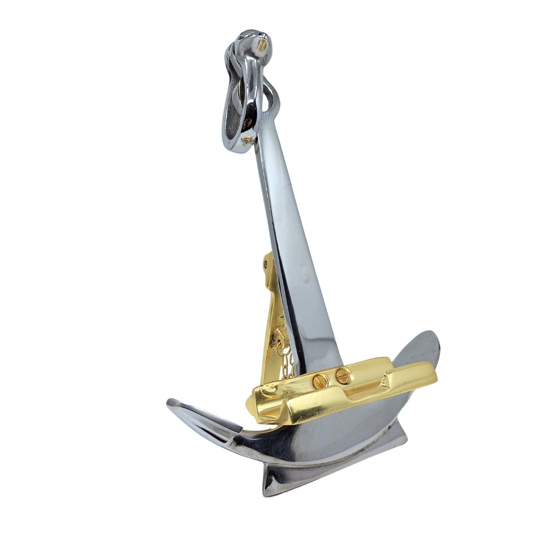 Stojak na smartfona Kotwica MT201 z metalowym wykończeniem, możliwość personalizacji grawerem, idealny prezent dla żeglarza, wysokość 25 cm, szerokość 16 cm