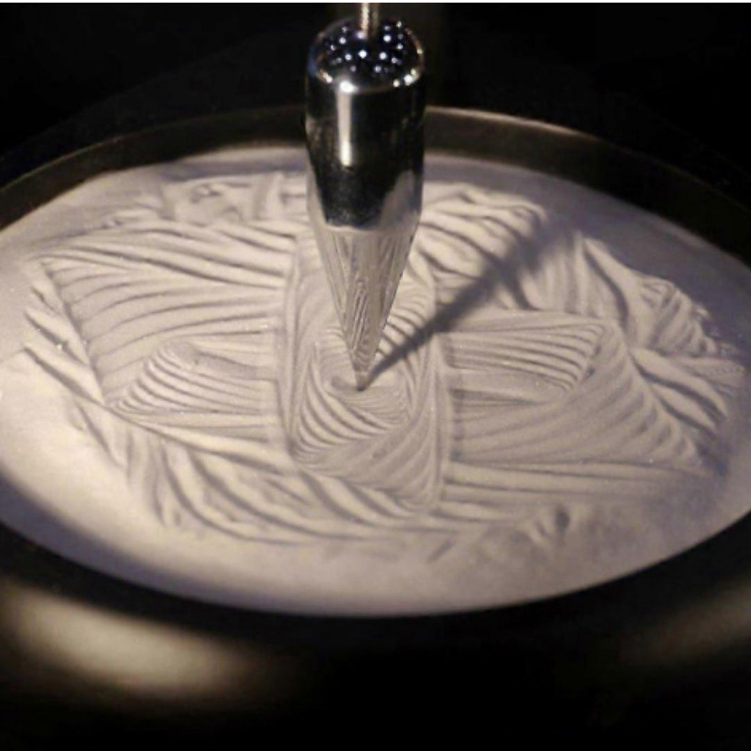 Homokinga Sand Pendulum gravírozással – inspiráló 38cm dekoráció kinetikus homokkal