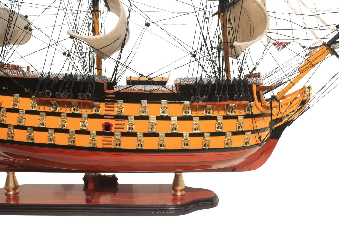 Model Żaglowca HMS Victory 80cm Złożony z Możliwością Personalizacji Grawerem - Ekskluzywna Dekoracja na Prezent, Ręcznie Wykonany z Drewna Egzotycznego, Wysoka Jakość i Dbałość o Szczegóły