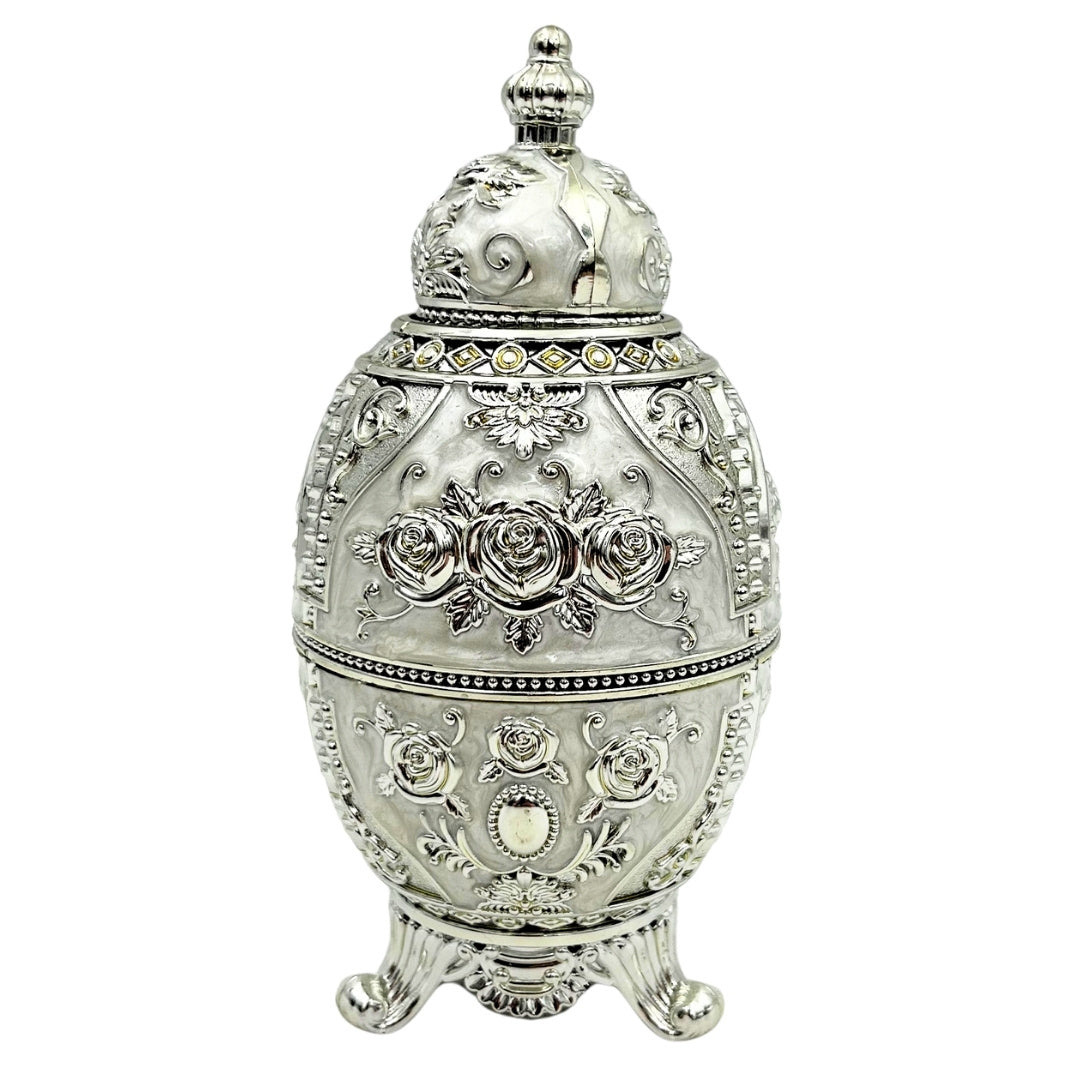 Ezüstszínű, nyitható Fabergé-tojás gravírozási lehetőséggel