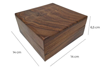 Elegáns fa doboz sötétkék betéttel, 14x14x6,5 cm, gravírozással személyre szabható