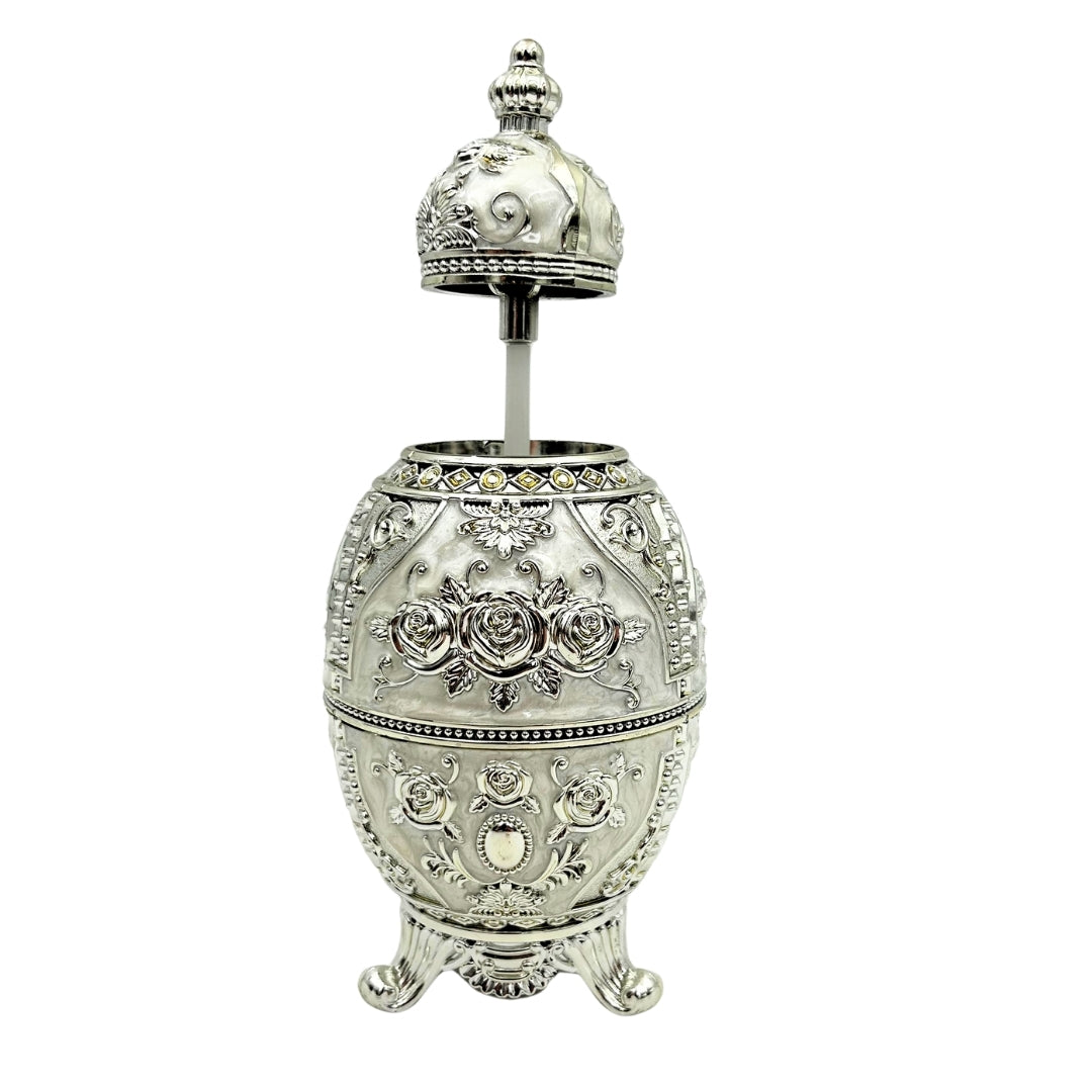 Ezüstszínű, nyitható Fabergé-tojás gravírozási lehetőséggel