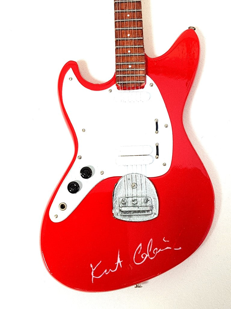 Kurt Cobain Nirvana mini gitár MGT-0277, gravírozással személyre szabható