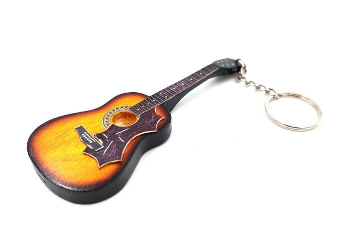 Klasszikus gitár kulcstartó The Beatles stílusban, gravírozással személyre szabható