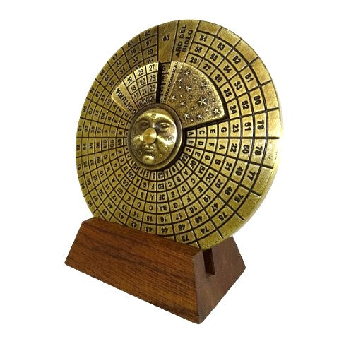 Reneszánsz öröknaptár gravírozással – személyre szabott ajándék az 1600-2799 évekre, elegáns irodai dekoráció, átmérő 9 cm, reneszánsz stílus