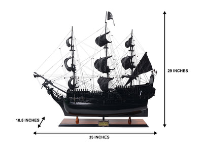 Czarna Perła BP80R kalózhajó-modell személyre szabható gravírozási lehetőséggel, hosszúság 89 cm, exkluzív ajándék minden alkalomra, kézműves művészeti alkotás, fa talapzat