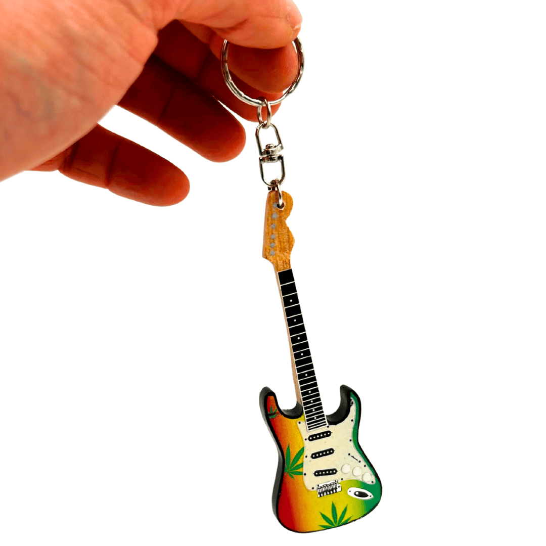 Bob Marley reggae gitár kulcstartó mahagóniból, gravírozással személyre szabható