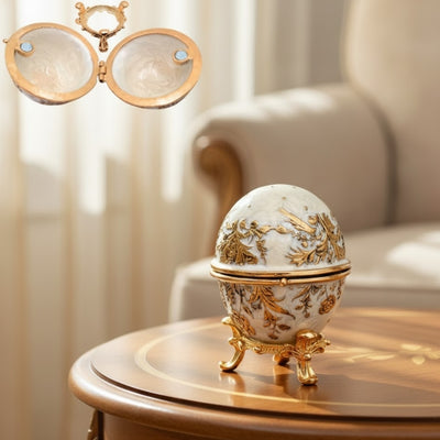 Exkluzív fém Fabergé-tojás ékszerdoboz kristályokkal, fehér-arany színben, gravírozással történő személyre szabási lehetőséggel