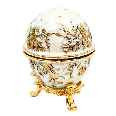 Exkluzív fém Fabergé-tojás ékszerdoboz kristályokkal, fehér-arany színben, gravírozással történő személyre szabási lehetőséggel