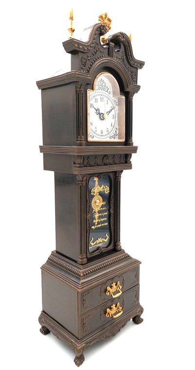 Retro állóóra zenélő dobozzal és személyre szabott gravírozással, elegáns dobozka apróságoknak, magasság 37,5 cm, ideális vintage stílusú ajándék