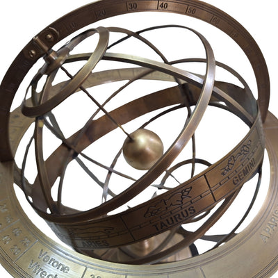 Sárgaréz asztrolábium gravírozással – elegáns dolgozószoba-dekoráció, 52 cm magas