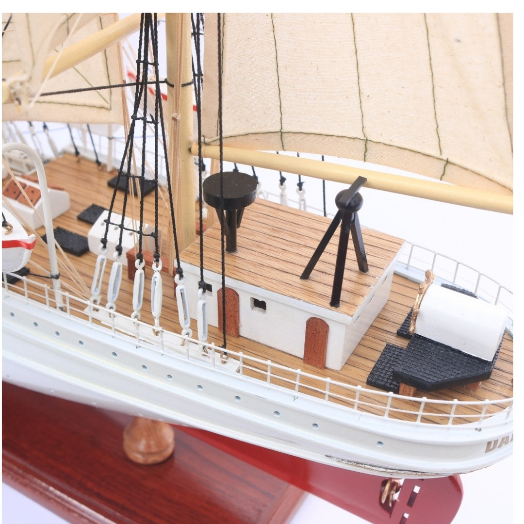 Exkluzív Dar Pomorza vitorláshajó-modell, 82 cm, személyre szabható gravírozással
