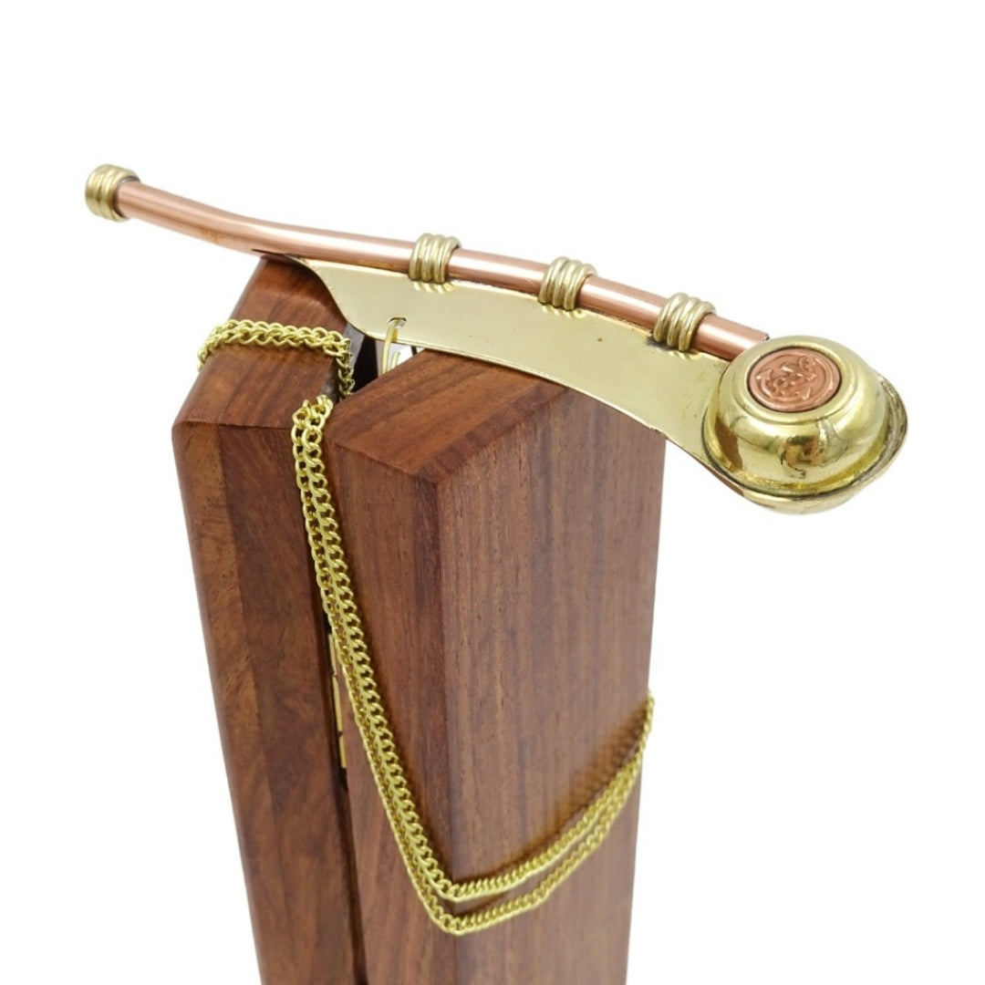 Réz hajós síp gravírozással, elegáns fadobozban – sárgaréz, 12,5 cm