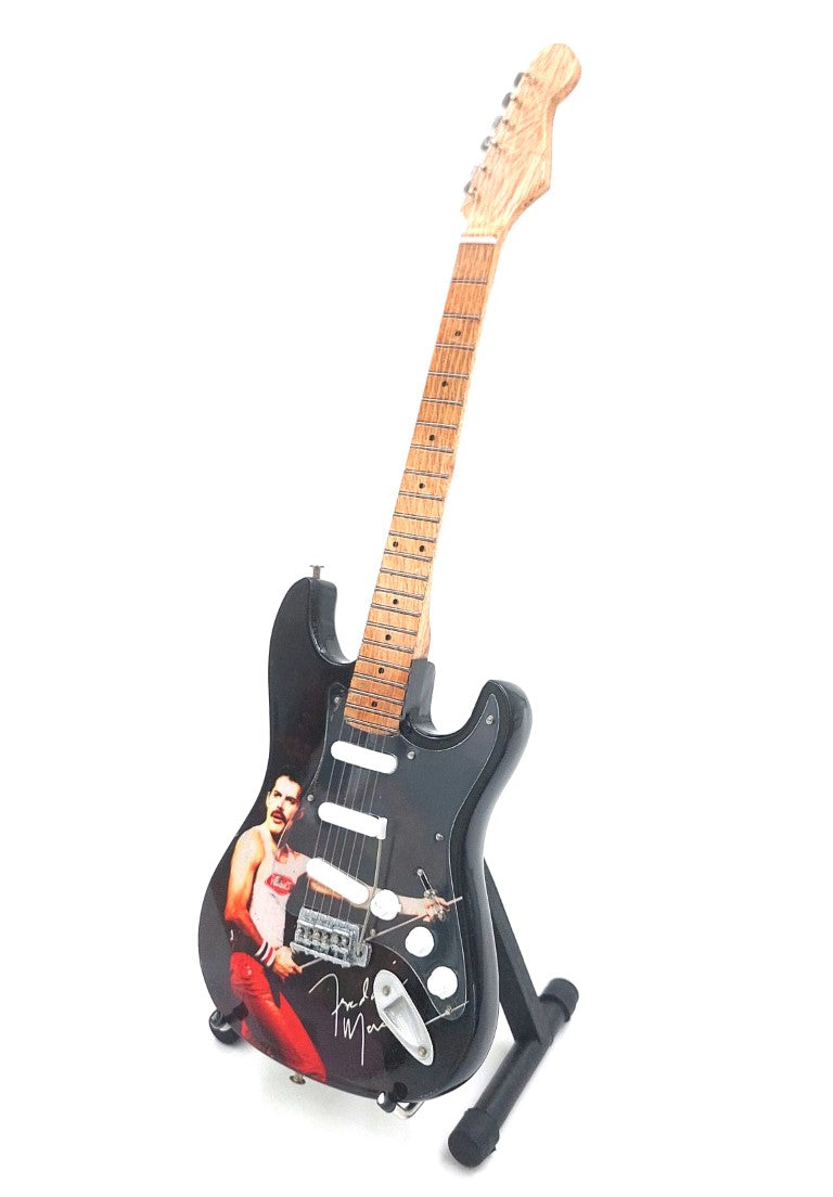 Freddie Mercury gyűjtői minigitár gravírozással