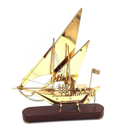 Sárgaréz hajómodell fa talapzaton, 43 cm, személyre szabható gravírozással