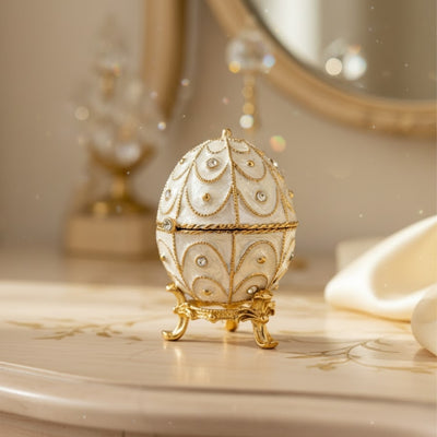Ekskluzywna Szkatułka Jajo Fabergé Metalowa z Kryształkami w Kolorze Biało-Złotym z Możliwością Personalizacji Grawerem