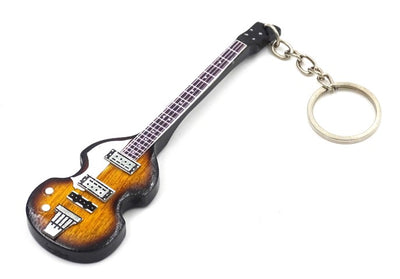 The Beatles basszusgitár alakú kulcstartó