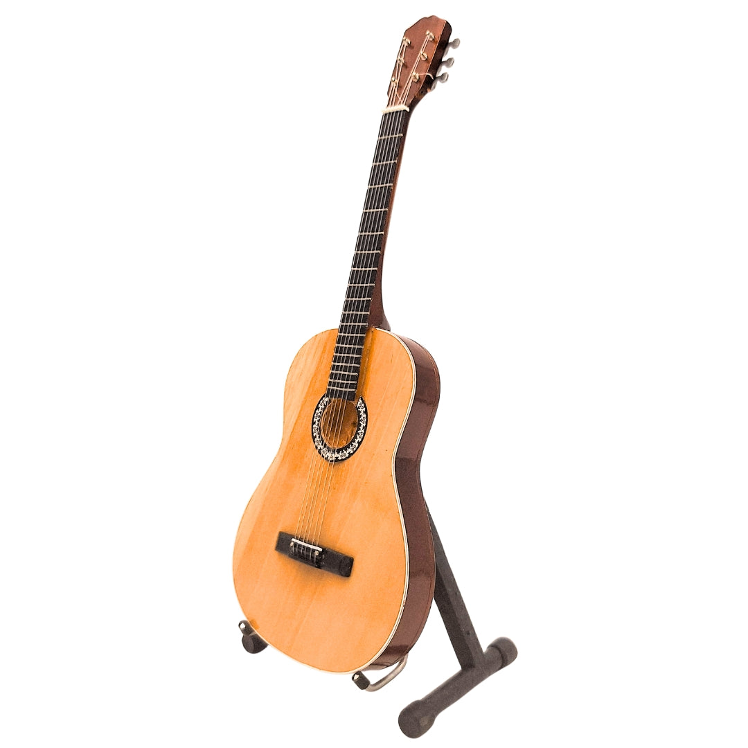 Mini klasszikus gitár gravírozással - fa mahagóni dekoráció, 25 cm