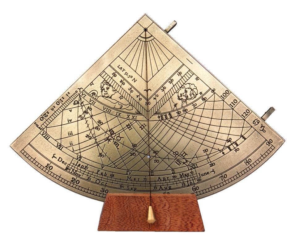 Gunter H39 sárgaréz napkvadráns fa talppal, gravírozással személyre szabható, ideális ajándék a csillagászat kedvelőinek, magasság 17 cm, elegáns ajándékcsomagolás