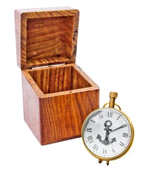 NI406A/1 tengerészeti óra fa dobozban, gravírozással személyre szabható, sárgaréz, retro, magasság 7 cm