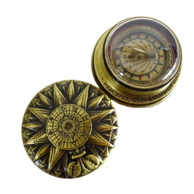 Mosiężny Kompas Solarny Renesansowy z Grawerem - Elegancki Prezent Vintage o Wysokości 4,5 cm i Średnicy 8,5 cm
