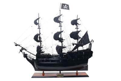 Czarna Perła BP80R kalózhajó-modell személyre szabható gravírozási lehetőséggel, hosszúság 89 cm, exkluzív ajándék minden alkalomra, kézműves művészeti alkotás, fa talapzat