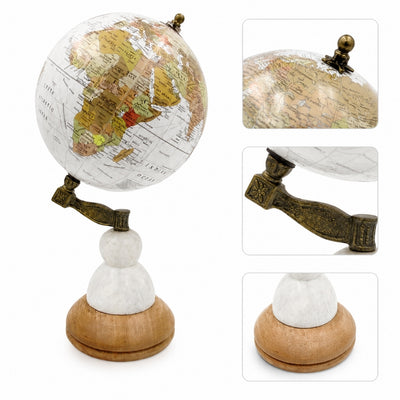 Voyager dekoratív földgömb márvány-fa talapzaton, személyre szabható gravírozási lehetőséggel – elegáns ajándék az utazás szerelmeseinek, magasság 32 cm, átmérő 15,5 cm, fehér térkép színes kontinensekkel