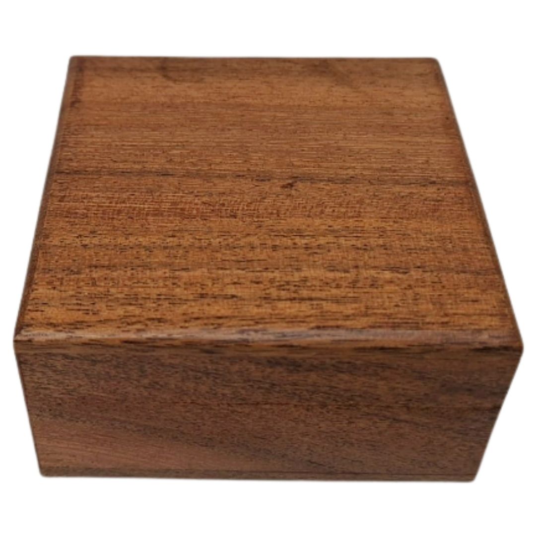 Drewniane Pudełko Prezentowe Szkatułka 8x8cm z Granatową Wypraską i Możliwością Personalizacji Grawerem