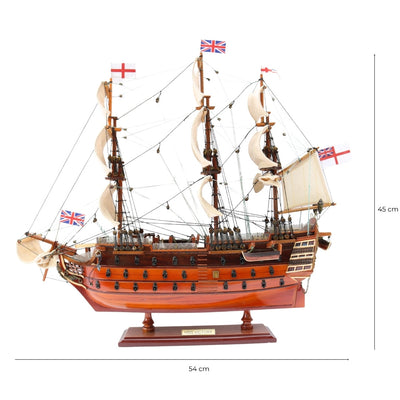 Összeszerelt HMS Victory vitorláshajó-modell, 54 cm - kézzel készített replika, személyre szabható gravírozással - ideális ajándék a vitorlázás szerelmeseinek - kiváló minőség, elegáns fa talapzat