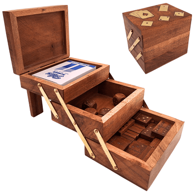 Elegáns 3 az 1-ben játékkészlet személyre szabott gravírozással - kártyák, kockák, dominó fadobozban, sárgaréz díszítésekkel - ideális ajándék a játékok szerelmeseinek - méretek 12 x 9,5 x 10,5 cm