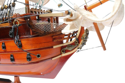 Összeszerelt HMS Victory vitorláshajó-modell, 54 cm - kézzel készített replika, személyre szabható gravírozással - ideális ajándék a vitorlázás szerelmeseinek - kiváló minőség, elegáns fa talapzat
