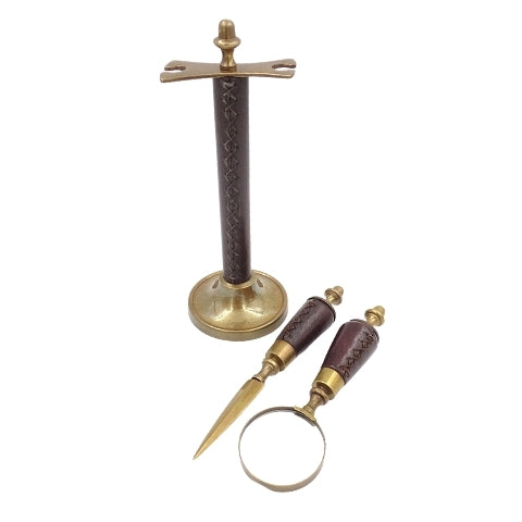 Íróasztali készlet nagyítóval és papírvágó késsel MIS-0742, gravírozással személyre szabható, elegáns bőrborítás, ideális ajándék, méretek: 18 x 7.5 x 3.5 cm (nagyító), 18 x 3.5 x 3.5 cm (kés)