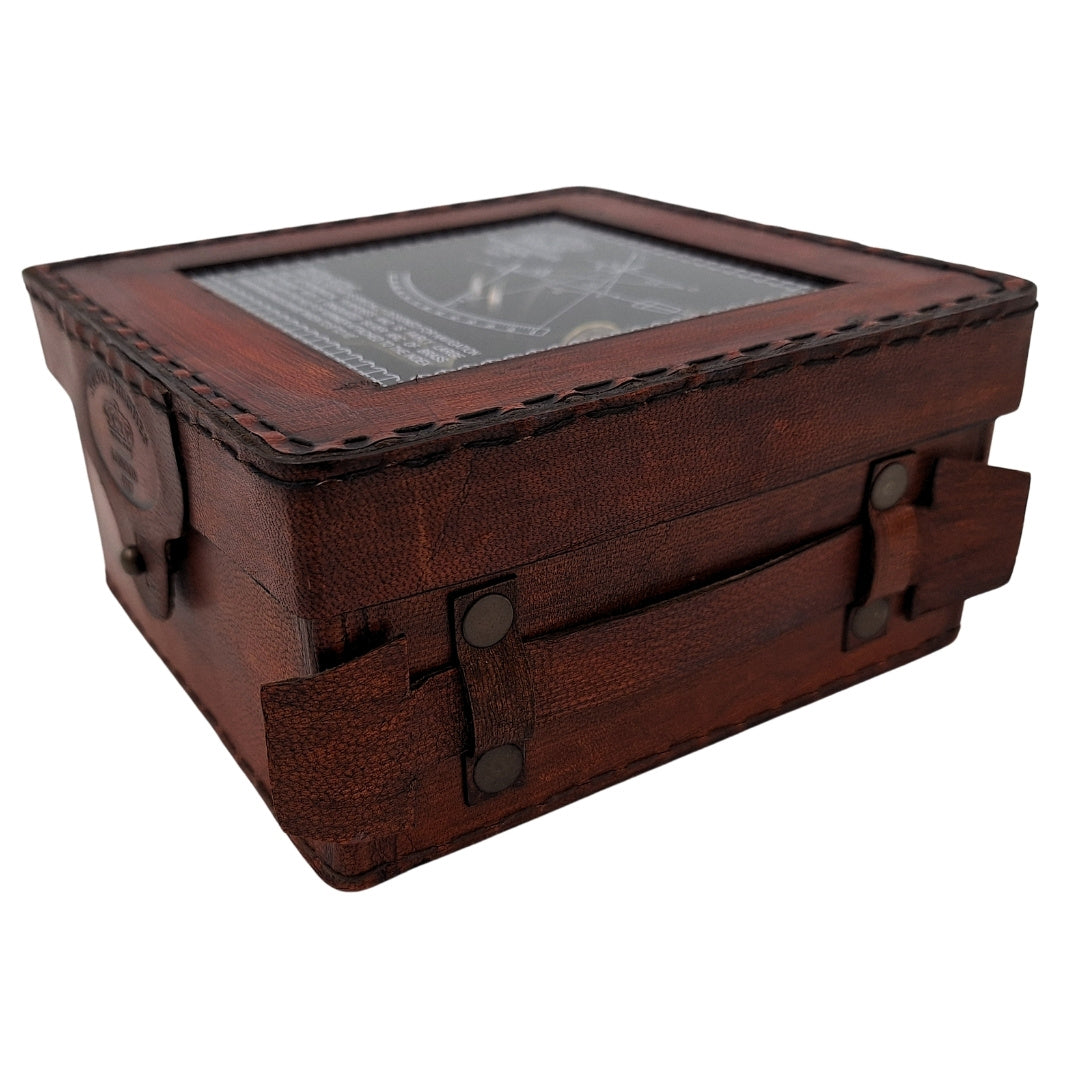 Sekstant Mosiężny z Grawerem w Skórzanym Pudełku - Replika z 1917 roku, Idealny na Prezent dla Żeglarzy i Astronomów, Wymiary 13x12x6 cm, Antyk, Materiał: Mosiądz i Szkło