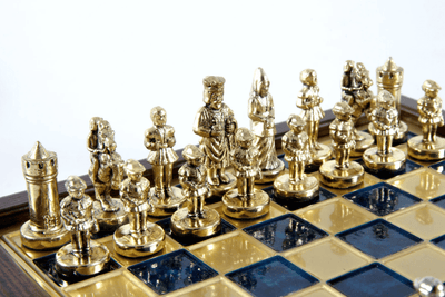 Elegáns prémium sárgaréz sakk 20x20cm Bizánc, személyre szabott gravírozással - Ideális ajándék sakkozónak és történelemkedvelőnek - Kézzel készített figurák arany és ezüst kivitelben