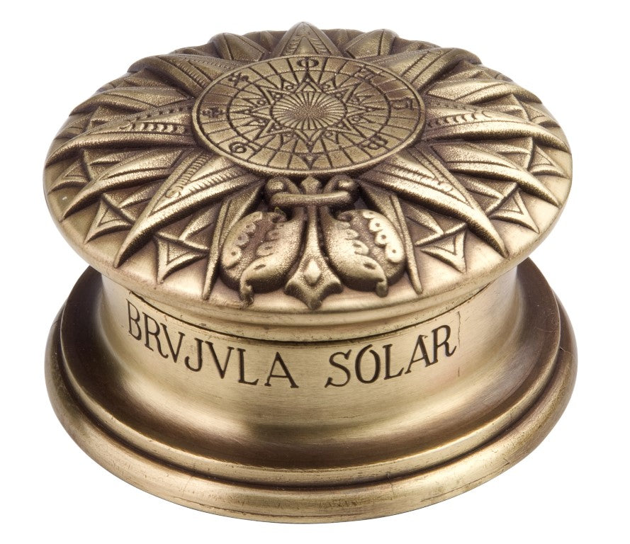 Mosiężny Kompas Solarny Renesansowy z Grawerem - Elegancki Prezent Vintage o Wysokości 4,5 cm i Średnicy 8,5 cm
