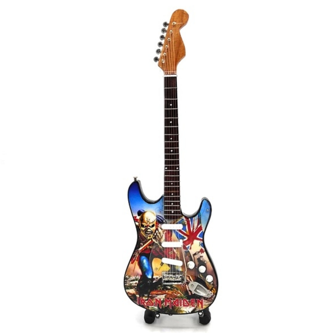 Mini Gitara Dekoracyjna Iron Maiden „The Trooper” z Mahoniu - Ręcznie Wykonana Ozdoba dla Fanów Muzyki