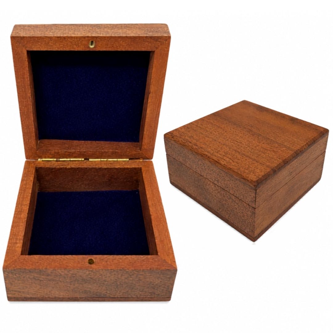 Drewniane Pudełko Prezentowe Szkatułka 8x8cm z Granatową Wypraską i Możliwością Personalizacji Grawerem