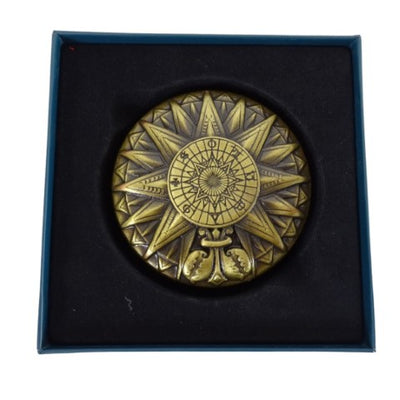 Mosiężny Kompas Solarny Renesansowy z Grawerem - Elegancki Prezent Vintage o Wysokości 4,5 cm i Średnicy 8,5 cm